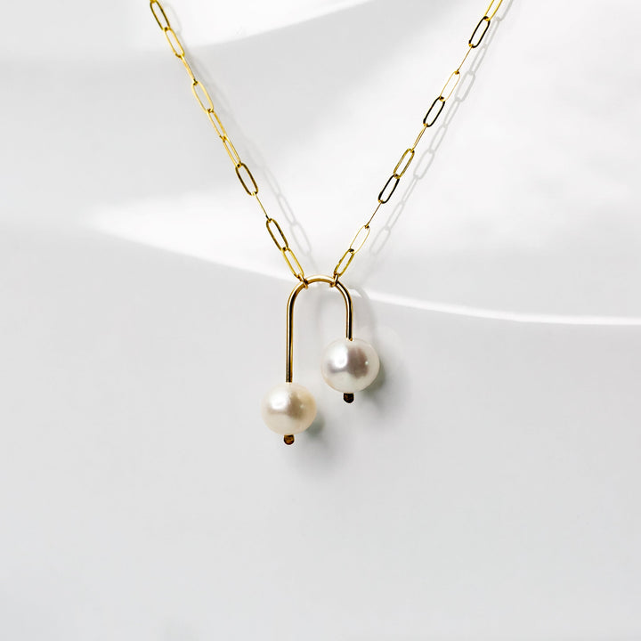 Arca Freshwater Pearl Pendant Necklace