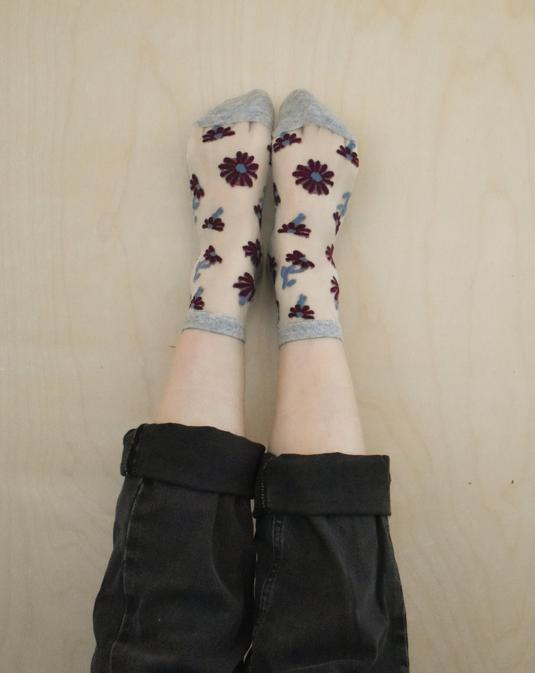 Sheer Daisy Midi Sock