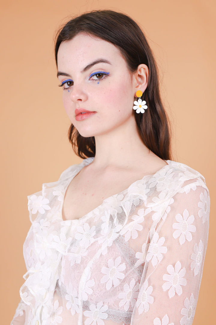 Daisy Earrings in Mini