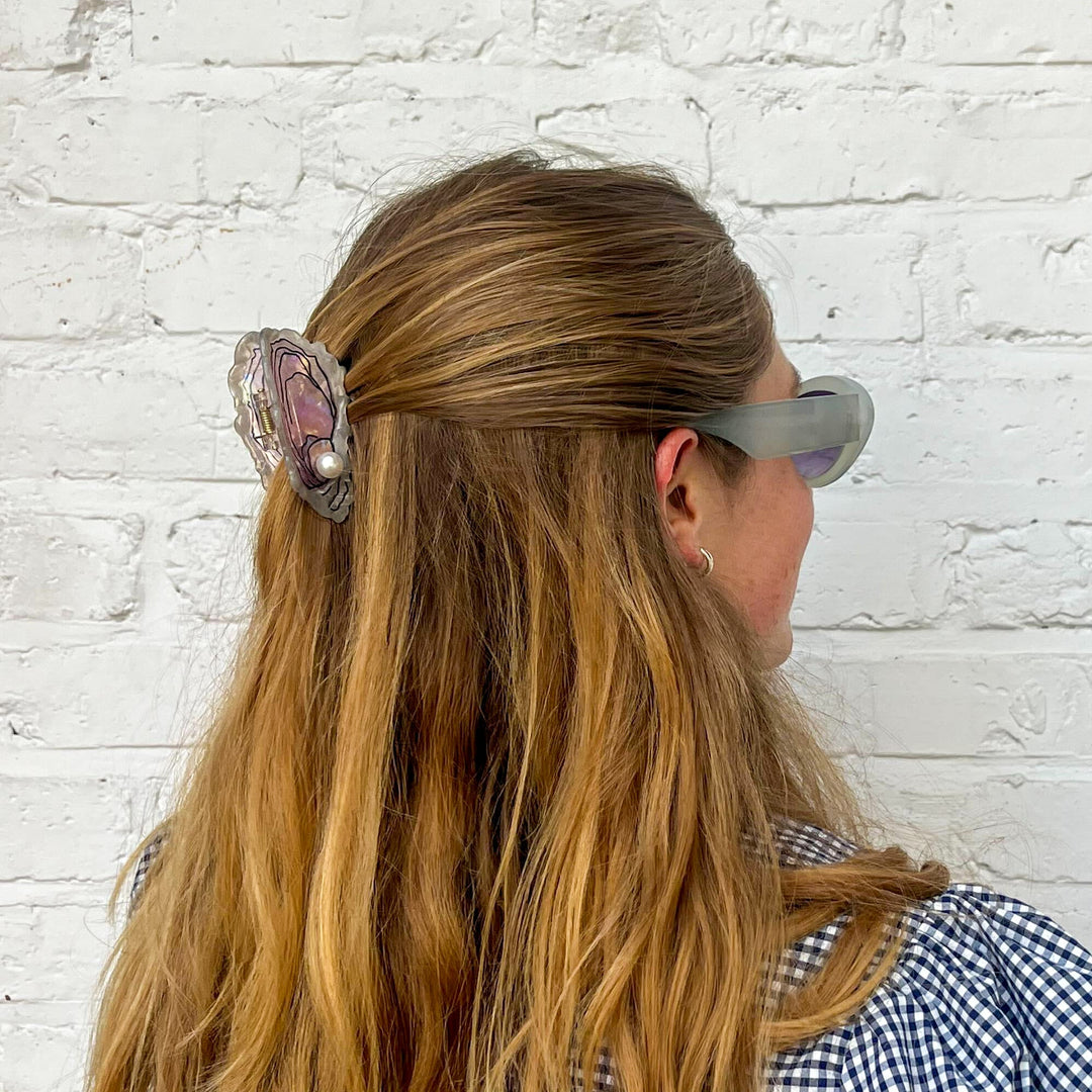 Midi Oyster Hair Claw Clip