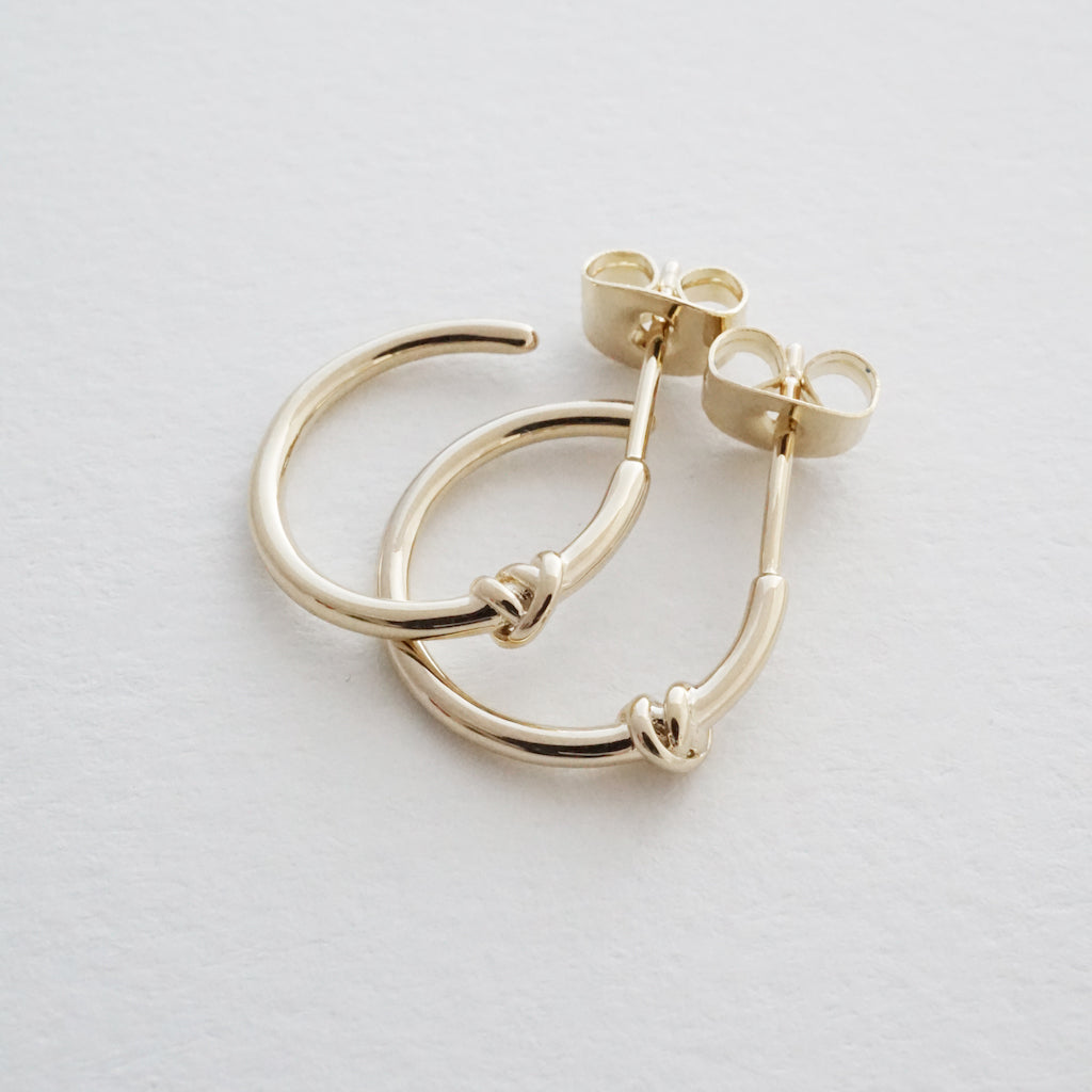 Knotted Hoops