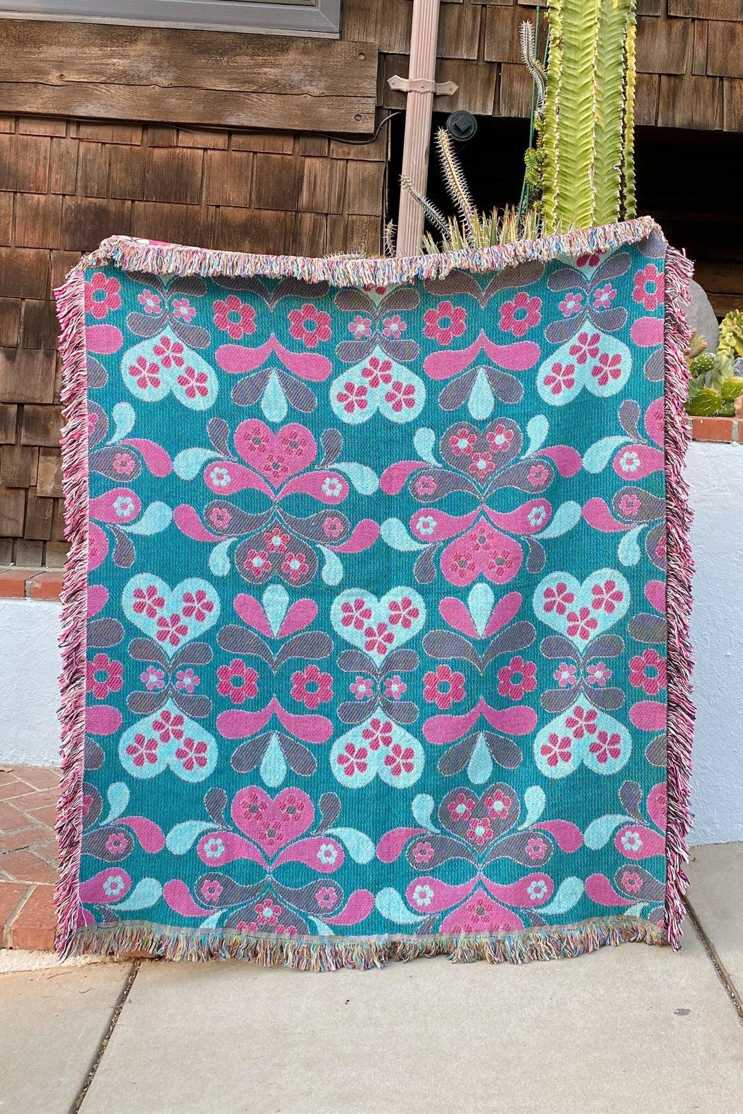 Daisy Woven Throw Blanket in Rose