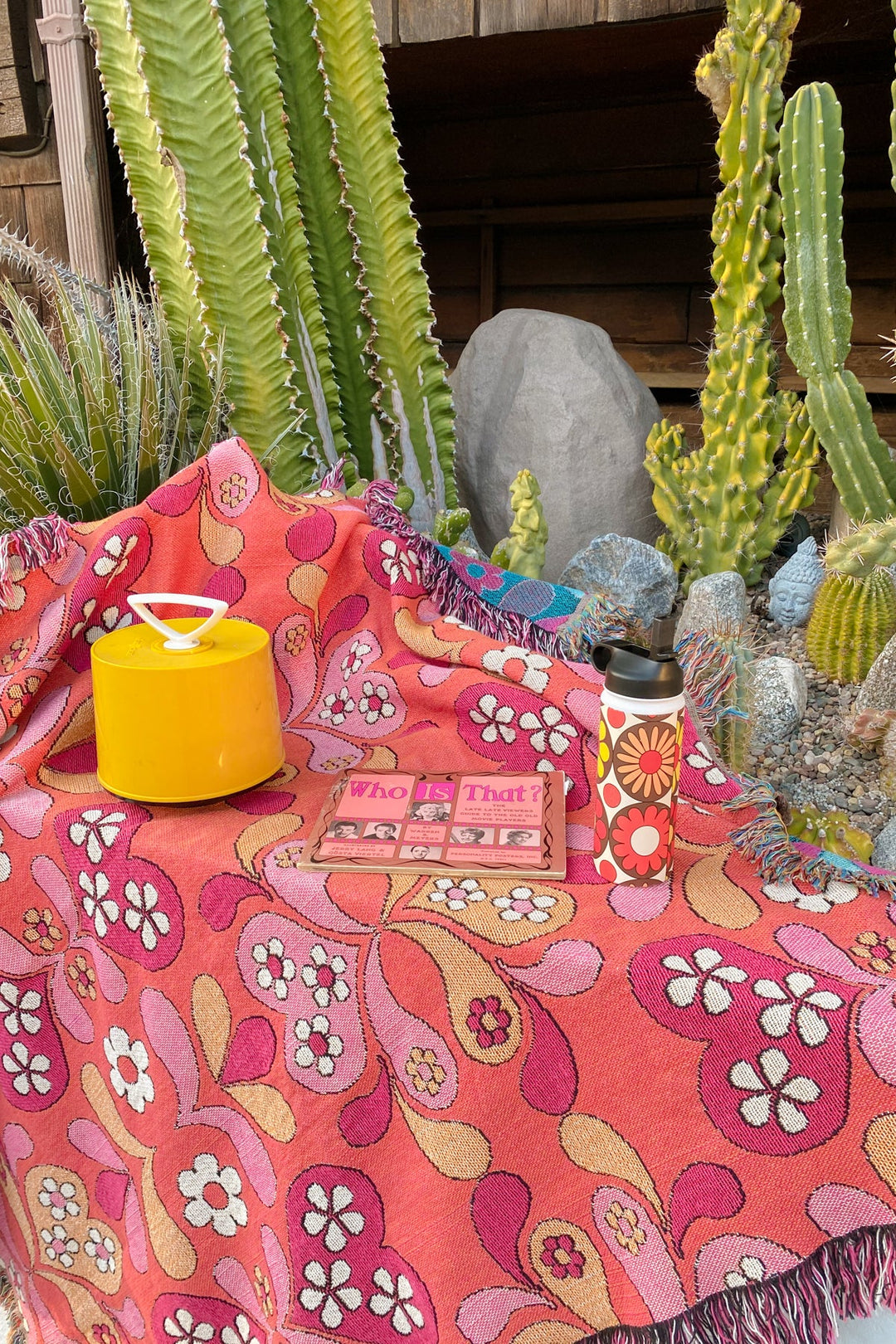 Daisy Woven Throw Blanket in Rose