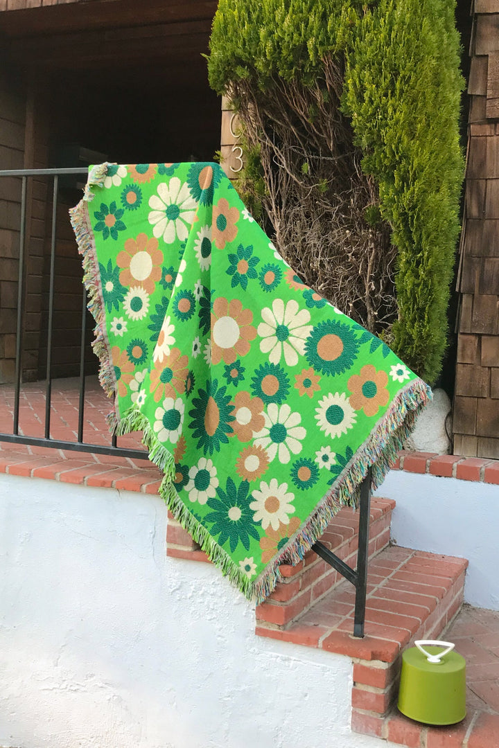 Green Daisy Woven Throw Blanket