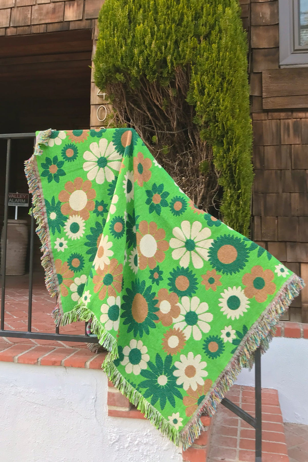 Green Daisy Woven Throw Blanket