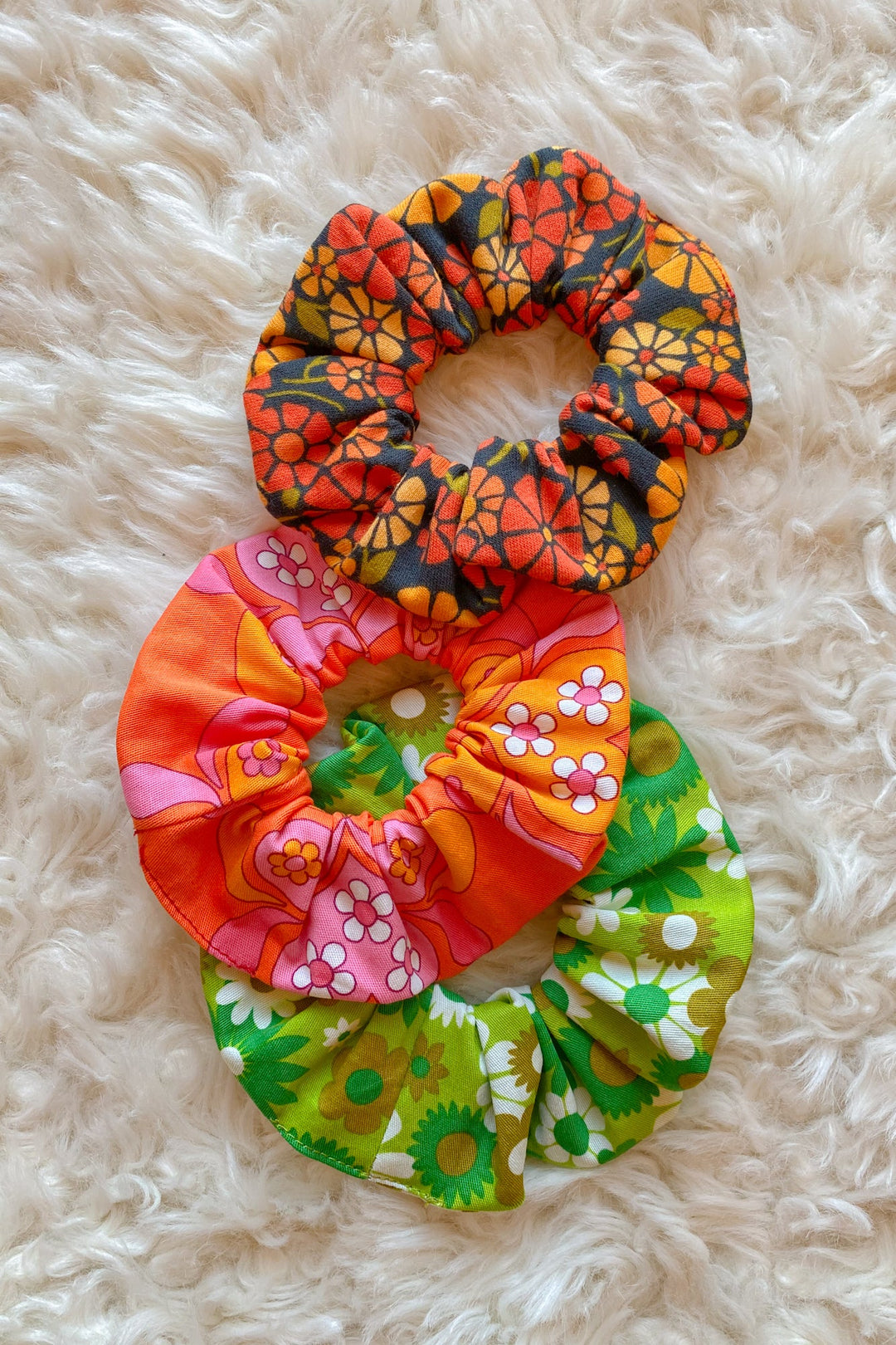 Green Daisy Scrunchie