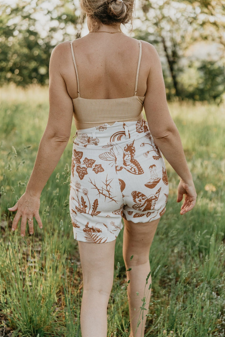 Perfect Shorts in Oat Woodland Wonder