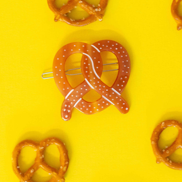 Pretzel Clasp Clip