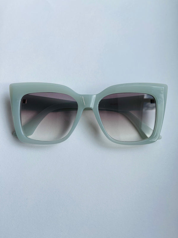 Sunglasses in Audrey Hepburn – Altar PDX