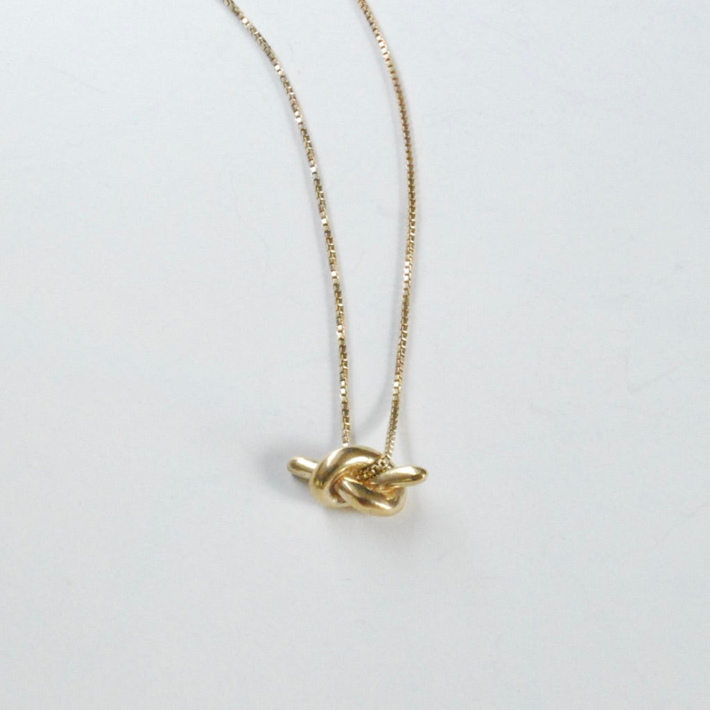 Mini Knot Necklace